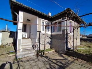 Price: €15.000,00 District: Elhovo Category: House Area: 72 sq.m. Plot Size: 875 sq.m. Bedrooms: 2 Bathrooms: 1 Location: Countryside One-story house for sale in the village of Granitovo Living area: 72 sq.m. Plot: 875 sq.m. Price: 15 000 EUR We offe...