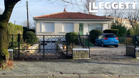 A26150MIR17 - Detached house located within walking distance of St Jean D'Angely town centre where you will find shops, restaurants, twice-weekly markets and cafés This bright and airy house is spacious with parking and a manageable garden. Fully dou...