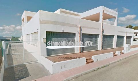 Welcome to this spectacular investment opportunity in the heart of Cala Dor! This building has 7 commercial premises, 5 of which are already rented with different durations, which means immediate profitability. In addition, its central location and g...