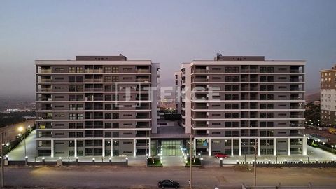 Amplios apartamentos en un complejo con servicios ricos en İzmir Menemen Los apartamentos listos para mudarse están situados en Ulukent, en el distrito de Menemen, famoso por su aire limpio en la ciudad de Esmirna. Ulukent se encuentra en la parte no...