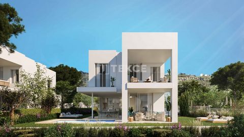 Modernas Villas 3+1 en Sotogrande Cádiz con Piscina Privada Las villas se adaptan a un complejo residencial situado en San Roque en la parte occidental de la Costa del Sol. Sotogrande es una de las zonas residenciales más prestigiosas de Europa y ofr...