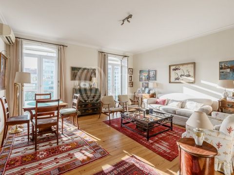 3+1 bedroom apartment, , originally a 4-bedroom apartment, with 188 sqm of gross private area and 12 sqm of balconies, located in a building with an elevator, near Avenida da Liberdade and Largo do Rato, in Lisbon. The apartment is in excellent condi...