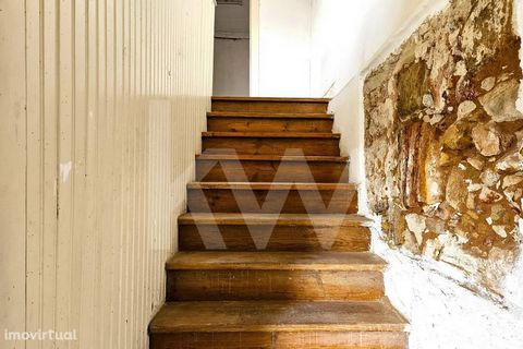 An old house to rehabilitate in Brasfemes , a village in the north of Coimbra with an offer of services that few villages on the outskirts of Coimbra have. It is 4 minutes from Pingo Doce de Eiras. Offers Kindergarten | Elementary School | Day Care C...