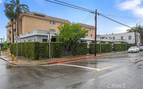 Welcome to 601 West 13th Street featuring 11 units. This corner property was 10 units and owners registered an ADU (Accessory Dwelling Units) making this now an 11-unit building. Grounds are appealing, private with security gates, and most units have...