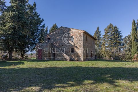 In one of the most beautiful landscapes of Tuscany, in the province of Siena, at the southern limits of Val di Chiana and near Val d'Orcia, we find this farmhouse of approximately 230 sqm located in a hilly area at around 350 meters above sea level. ...