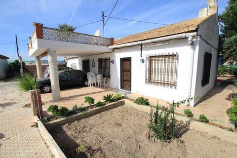 Here we have a great opportunity to acquire a traditional Spanish farmhouse with an abundance of usable outdoor space. The property is situated on the outskirts of the village and is walking distance to all of the many services and amenities that Ben...