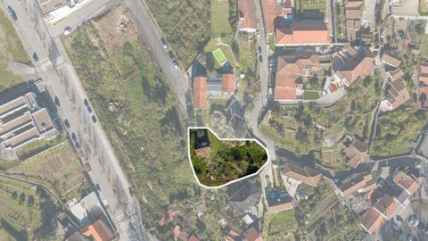 Description Unique opportunity to build the house of your dreams in São Torcato, Guimarães If you are looking for a quiet location, right in the heart of the picturesque city of Guimarães, with the convenience of being only 5 minutes from the center ...