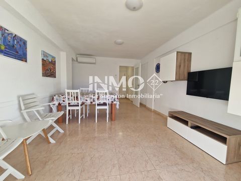 Apartment reform in the area of l'Horta de Santa Maria de Cambrils. The 65m2 apartment is distributed between two double rooms with a wardrobe, a complete bathroom, an equipped independent kitchen and a living room with a south facing terrace. It is ...