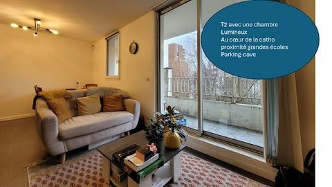 Apartment in the heart of the student district of Lille near the Catho, beautiful 2 room apartment with living room and open fitted kitchen opening onto a balcony, a bedroom and equipped shower room. Beautiful entrance hall with cupboard equipped wit...