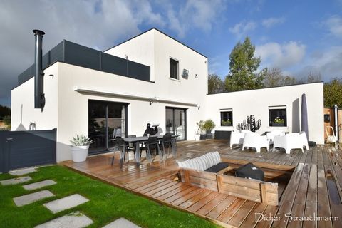Dpt Charente Maritime (17), à vendre proche de LA ROCHELLE maison P5 de 168 m² - Terrain de 3 126,00 m²