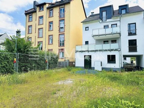 Il condominio di nuova progettazione nel centro di Neu-Isenburg è composto da quattro unità abitative e può essere consegnato chiavi in mano a breve! L'accesso agli appartamenti avviene tramite una scala comune. Questo è dotato di un ascensore. Al pi...