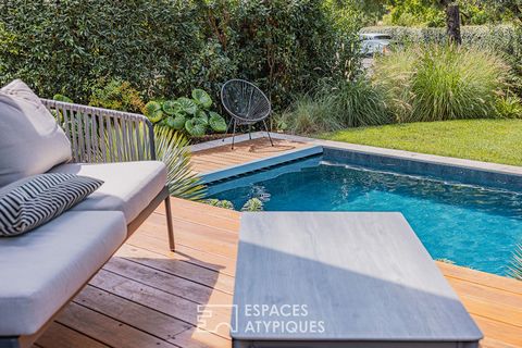 Located in the popular area of Abatilles, this Gaume-style house of about 140m2 is sublimated by a renovation of character in the middle of the pines. From the entrance, a spacious living room of about 40m2, fitted out with custom-made furniture and ...