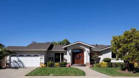 Los Altos Schools This luxurious home on a quiet cul-de-sac is located in the most desirable neighborhood of Mountain View - Gest Ranch. Remodeled and expanded in 2019, this home offers a perfect blend of comfort and style. The living room and dining...