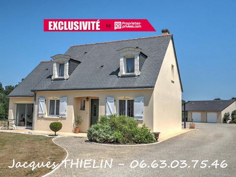 SAUMUR NORD - 18 Kms - A 20 minutes au nord de SAUMUR, EXCLUSIVITE pour cette propriété impeccable proposant 4 chambres + bureau avec garage double et grands extérieurs paysagés sur site naturel totalement calme de plus de 5 000 m². Le rez de chaussé...