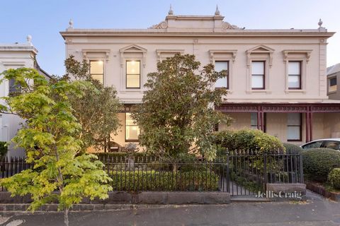 Interessenbekundungen enden am Donnerstag, den 7. November um 13 Uhr Diese 1854 erbaute, dreistöckige Residenz verbindet zeitlose Eleganz mit zeitgenössischem Luxus im ruhigen Herzen von East Melbourne. Es erstreckt sich über eine Fläche von ca. 566 ...