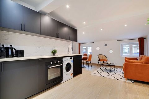 Checkmyguest bietet Ihnen unser 40 m² großes Apartment für 4 Personen an. Es liegt ideal in der Nähe der wichtigsten Sehenswürdigkeiten und direkt neben der Metro und ist der perfekte Ort, um Ihren Kurzurlaub in der französischen Hauptstadt optimal z...