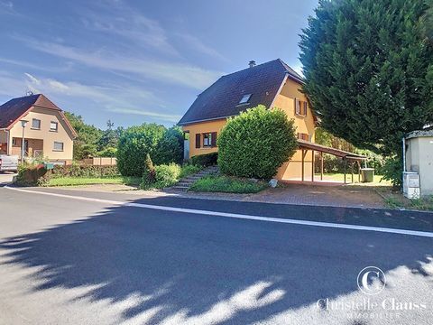 En EXCLUSIVITE, dans votre agence Christelle Clauss Immobilier, venez découvrir cette belle maison de 97m2 située dans un quartier de Kembs Loechle dans un environnement calme sur un terrain de 6,08 ares. Vous cherchez une maison avec une annexe et d...