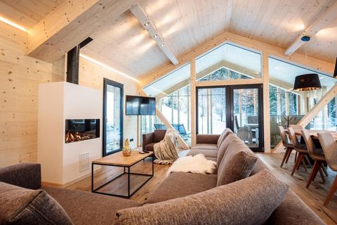 Ervaar de ultieme luxe en ontspanning in ons 125 m² grote Superior Chalet, ontworpen voor maximaal 10 personen. Dit prachtige chalet heeft vier ruime slaapkamers en vier badkamers, waaronder twee en-suite opties, een met een Bali stoomdouche en een m...