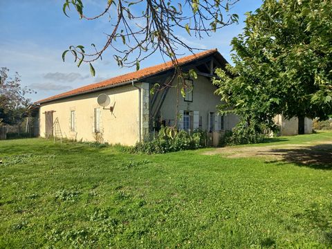 A quelques minutes de Cazaubon-Barbotan, venez découvrir cette agréable maison traditionnelle de plain-pied à rafraichir. Idéal pour les amoureux de la nature, elle est située au calme et sans vis à vis. Vous profiterez d'un beau jardin plat arboré d...