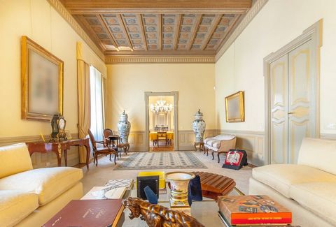 Ref.: CBI ... Via Saverio Mercadante - Pinciano - Coldwell Banker se complace en ofrecer en venta exclusivamente en las inmediaciones de Via Saverio Mercadante, en el corazón del elegante distrito de Pinciano, en una hermosa villa de 4 plantas con as...