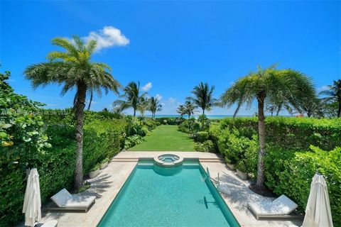 Eingebettet in die exklusive Enklave Altos Del Mar erstreckt sich dieses dreistöckige Meisterwerk am Meer über 6.687 m² puren Luxus. Diese schlüsselfertige Residenz ist ein Refugium der Eleganz und Raffinesse. Erwachen Sie in der ruhigen Schönheit de...