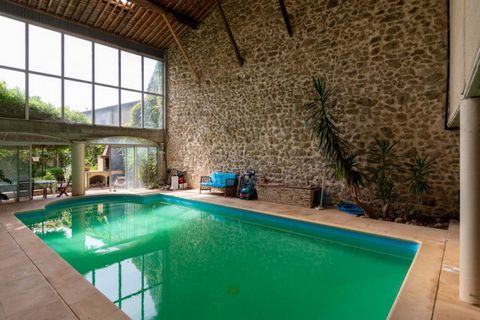 This stone property, located 15 minutes from Narbonne, along the Canal du Midi, combines the charm of stone with modern comfort. It features an indoor pool with a counter-current swimming system and an outbuilding that can be converted into additiona...