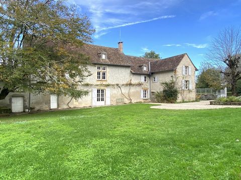 In a small hamlet in the middle of a forest, agricultural and livestock region, free from pollution, a splendid historic property marked by the seal of authenticity, charm and comfort. This large residence, with its origins in the 15th century, has b...