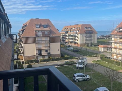 XXX EXCLUSIVITE NORMANDY IMMOBILIER VILLERS-SUR-MER RÉSIDENCE LE GRAND CAP XXX À seulement 50 m de la plage avec accès direct, superbe appartement 2 pièces de 24 m2 (20,80 m2 carrez) comprenant entrée, séjour ouvrant sur balcon aperçu mer, coin cuisi...