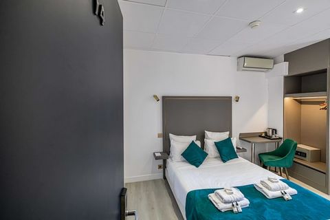 Ontsnap naar comfort in dit toevluchtsoord, ideaal gelegen in Cannes. Geniet van twee gezellige slaapkamers, evenals moderne faciliteiten, waaronder een tv, airconditioning en een eigen badkamer. Ideaal om te ontspannen en te verkennen in het hart va...