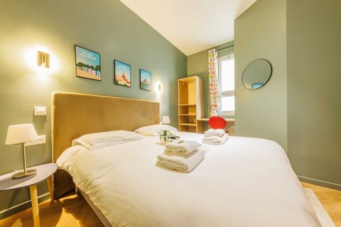 Checkmyguest offers you a charming flat in the 17th arrondissement of Paris. Located in the Épinettes district, this 30 m² flat has a comfortable bedroom, perfect for a romantic or professional stay in Paris. This address is close to famous monuments...