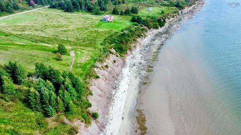 Ihr Traumurlaub wartet auf Sie: South Shore Bliss auf Pictou Island! Eingebettet in die fesselnde Umarmung der rauen Schönheit von Pictou Island ist dieses 1,5 Hektar große Juwel ein seltenes und unwiderstehliches Angebot. Stellen Sie sich Folgendes ...