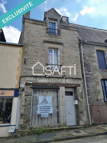 Dans le bourg de Rohan Maison d'habitation avec au RDC vitrine pour exposition ou possibilité d'y faire un commerce ou bureau, une cuisine A l'étage Appartement avec pièce de vie, cuisine aménagé, une chambre et au 2 ème étage 2 chambre et une salle ...