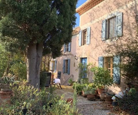 Situated 15 minutes from Roquebrun, 15 minutes from Olargues, 10 minutes from Mons la Trivalle, 100 m from the river. It is said that very Englishman's dream is to own a vineyard in the south of France. Here it is and it comes with a choice of Rolls ...