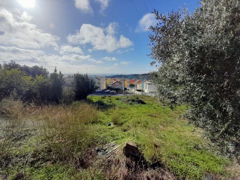 Urban Land, gelegen aan de Rua Dr. Álvaro Cunhal, À-dos-Loucos in São João dos Montes, Alhandra Met mogelijkheid tot de bouw van villa met 2 verdiepingen meer bijgebouw. Het land is ingevoegd in een urbanisatie, rustig van villa's, met vrij uitzicht ...