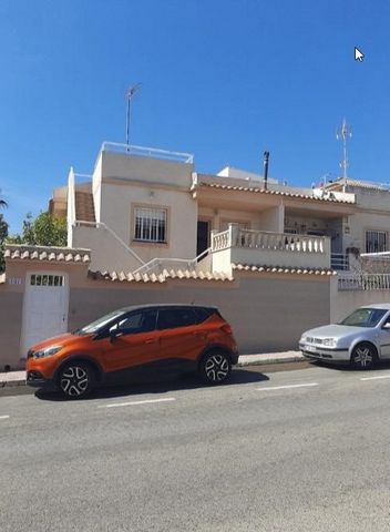 The house has 110m2 built on two floors.~~Distributed on the ground floor with garden, 3 storage rooms, private terrace, living room, French kitchen, 1 full bathroom, 1 bedroom.~~On the 1st floor, terrace, living room, kitchen, 1 full bathroom, 2 bed...