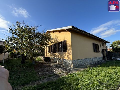 Einstöckiges Haus mit großem Potenzial, gelegen in einer ruhigen Gegend von Laroque d'Olmes, nur 15 Minuten von Mirepoix und 5 Minuten von Lavelanet entfernt. Dieses 108 m² große Haus bietet einen angenehmen Wohnraum mit einer zum Wohnzimmer offenen ...