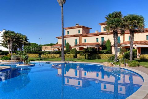 Votre oasis sur la Costa Brava ! Profitez de cet appartement exclusif au rez-de-chaussée avec accès direct à une terrasse et un jardin privés, au cœur de Pals. Avec 90 m², deux chambres doubles, deux salles de bain complètes, une cuisine équipée et u...