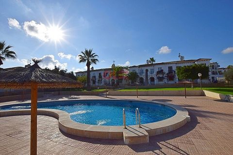 Appartamento all'ultimo piano con 1 camera da letto a Villamartín. Bungalow all'ultimo piano con 1 camera da letto a Villamartín. Questo accogliente appartamento si trova in una comunità recintata e gode di una terrazza esposta a sud-est con vista su...