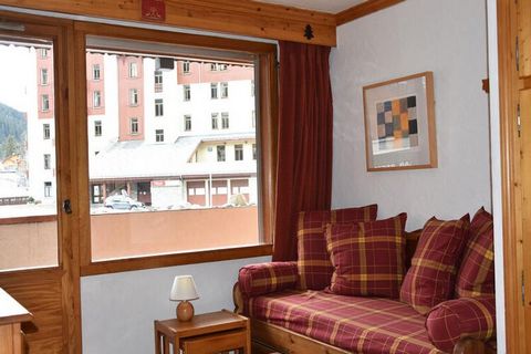 Small, high-quality residence comprising welcoming apartments and 4 shops. Privileged location 50 meters from the cable car and right in the center of the village. 2-ROOM APARTMENT - Maximum capacity 4 people. 27 m². South balcony. 1st floor. Residen...