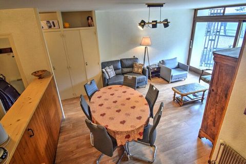 Residence located at the foot of the Pleney massif and 300m from the resort center. Superb view of Morzine and its area. Residence with elevator, private ski rooms and shared bike room. 2-room apartment on the raised ground floor (elevator on the lef...