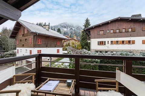 Cette nouvelle résidence à Megève se trouve dans le quartier calme de Rochebrune à moins de 10 minutes du centre ville en voiture. Vous pourrez egalement vous relaxer dans l’espace détente de la résidence (Bâtiment D). Ce dernier est composé d’une pi...