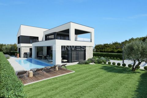 Slechts 5 km van Poreč wordt een moderne villa gebouwd met een oppervlakte van 213,64 m2. De villa is gelegen in een klein dorp en is aan twee zijden omgeven door natuur. Het strekt zich uit over twee verdiepingen: de begane grond en de eerste verdie...