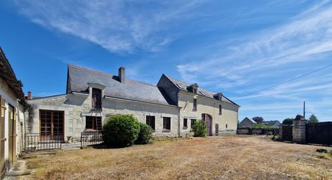 Longère de 150 m2 sur deux niveaux. Magnifique propriété comprenant au rez-de-chaussée : une cuisine, un salon, une salle à manger avec cheminée, un WC, une salle de bains et une chambre. A l'étage : trois chambres, un bureau, une salle de bain, un w...