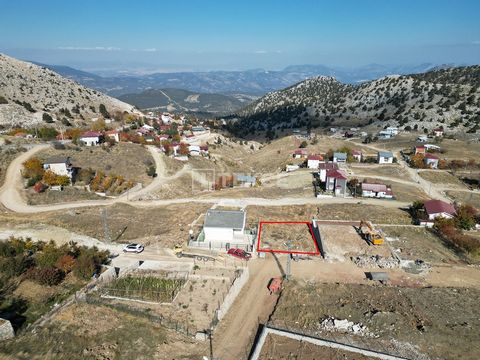 Земельный участок в деревне Чагларджа в Коньяалты, Анталия Предлагаемая на продажу земля расположена в деревне Чагларджа, в районе Коньяалты, Анталия. Этот живописный уголок привлекает туристов своими уникальными ресторанами, бунгало-отелями и древни...