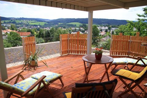 Dieses Gruppenhaus liegt mitten im Bayerischen Wald, direkt am Waldrand an einem großen Obstgarten. Hier auf dem Kalvarienberg, in herrlicher Aussichtslage und oberhalb des Luftkurortes Regen genießen Sie den Ausblick auf die Burgruine Weissenstein u...