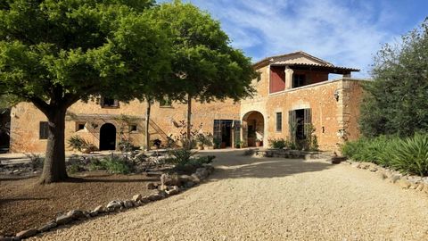 Ontdek uw droomhuis op Mallorca: Een historische natuurstenen finca met zwembad en idyllisch tuinparadijs wacht op u! Welkom in dit prachtige pand, dat een perfecte symbiose biedt van traditionele architectuur en modern wooncomfort. Het landhuis, dat...