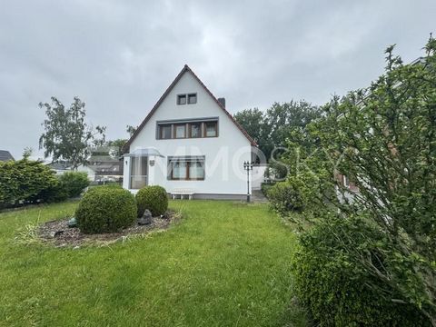 Top Saniertes Einfamilienhaus in Misburg Nord !! Dieses hochwertig sanierte, freistehende Einfamilienhaus in begehrter Waldrandlage von Misburg Nord bietet Ihnen auf 115 m² Wohnfläche und einem 380 m² großen Grundstück höchsten Wohnkomfort und neuwer...