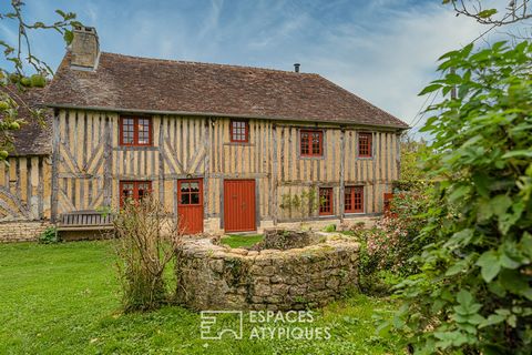 Cette authentique maison normande entièrement repensée et rénovée , habillée en partie de ses matériaux d'époque , est située à cinq minutes de St-Pierre-en-Auge , au calme , proche d'une grande forêt , bien cachée au coeur de la campagne Normande. L...