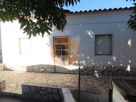 This 3-bedroom villa in Castro Marim is an excellent opportunity for those looking for a house in a quiet location, with various amenities and a strategic location. With the advantage of being ground floor, the villa is practical and accessible for a...