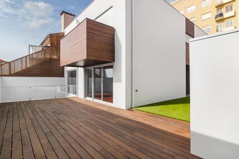 VILLA 4+1 CHAMBRES AVEC MANSARDE – NEUVE Située dans la zone centrale d’Espinho, cette villa ajoute de la valeur à votre vie. Proche des plages, des commerces et des services. Maison avec des finitions de haute qualité, avec de grandes surfaces, une ...